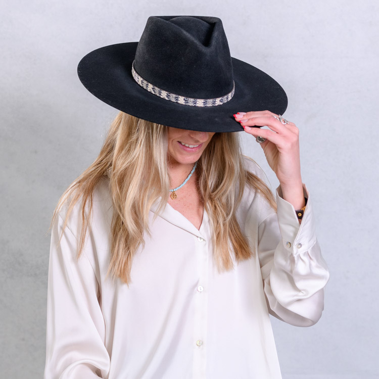 BLACK BEAVER BLEND HAT
