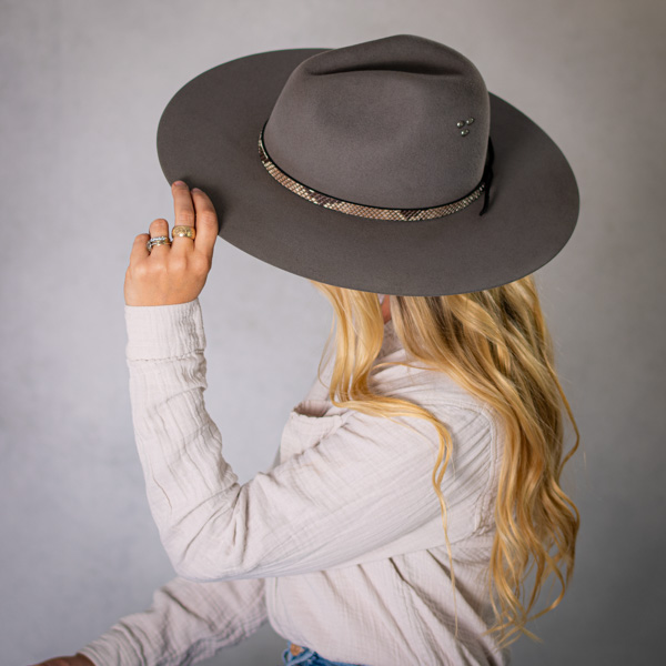 ASH GREY RABBIT HAT display picture 2