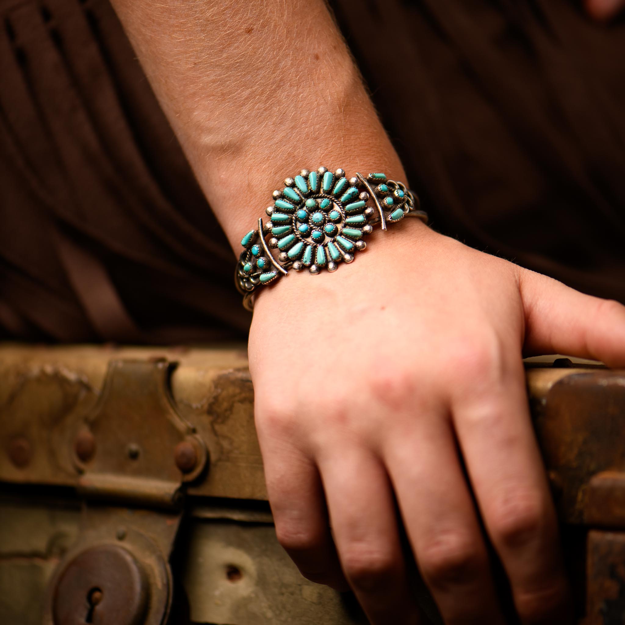 アクセサリー qusi ZUNI TURQUOISE PETIT POINT CLUSTER CUFF